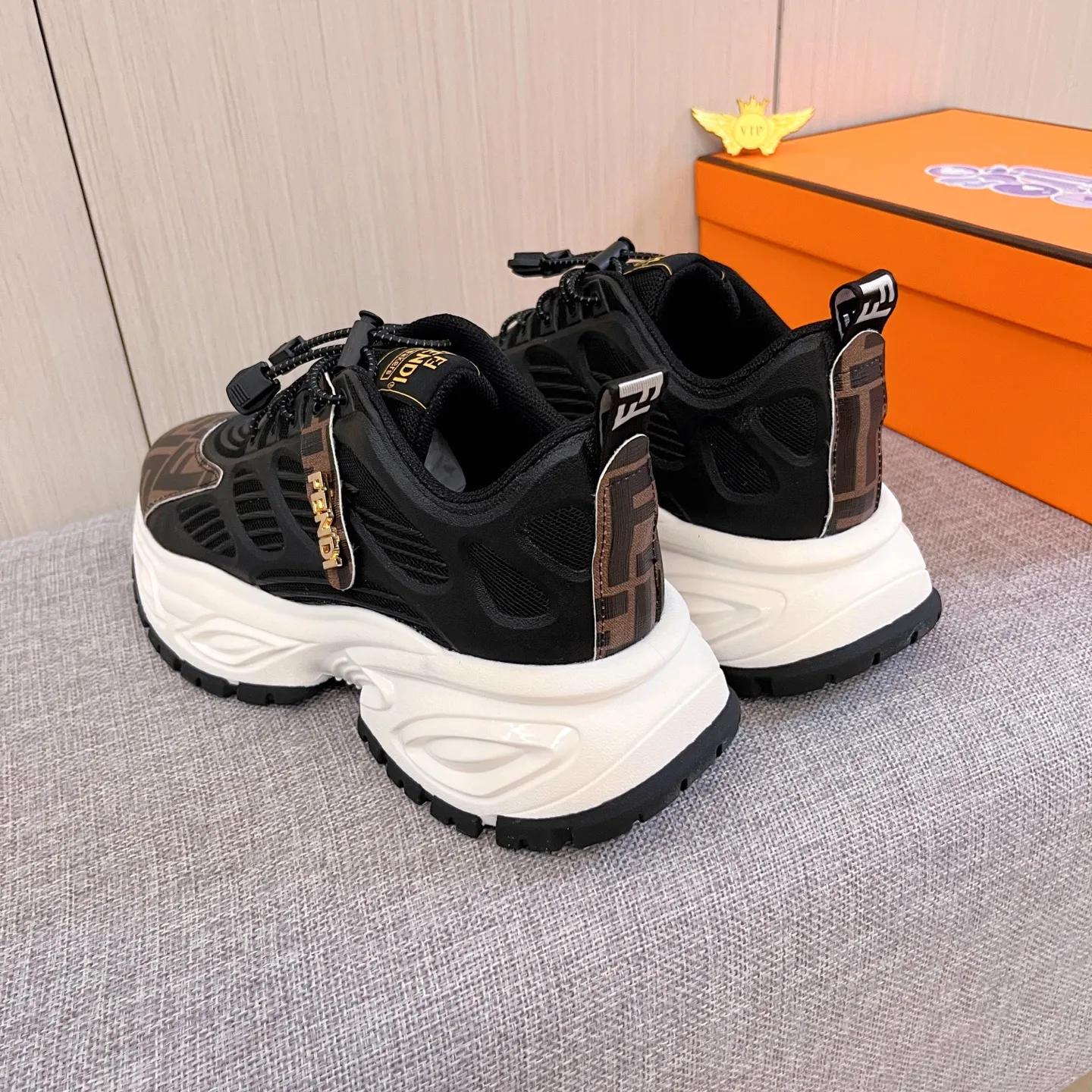 Men's shoes💰 460💰[LV]🔥Louis Vuitton, high-end men's shoes brand, official website 1:1 latest masterpiece: the upper is made of Italian imported first-layer cowhide with a comfortable and breathable lining➕original non-slip and wear-resistant outsole🔥, making walking more convenient and comfortable! An exclusive new model, a stunning work, a beautiful 1:1 replica [color] compared to the official quality! Create a fashionable personality to set off your uniqueness! A must-have for trendy men! Classic 🔥 Size: 38-44 Color: 🔥 2 colors available 🔥.
